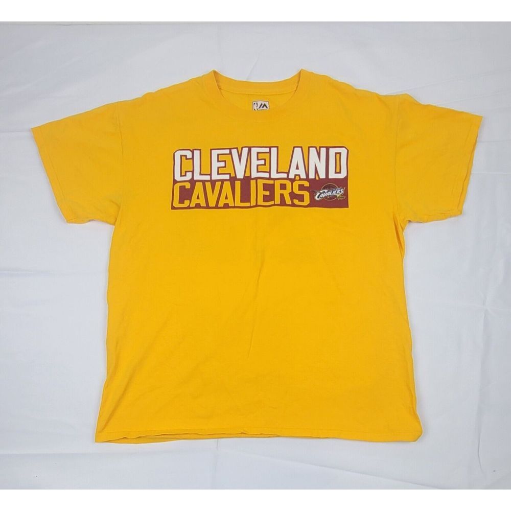 Majestic Cleveland Cavaliers T-Shirt Mens Large. Vintage Lebron James #23 Tee.